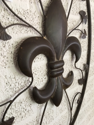 Wall ornament metal french lily, brown